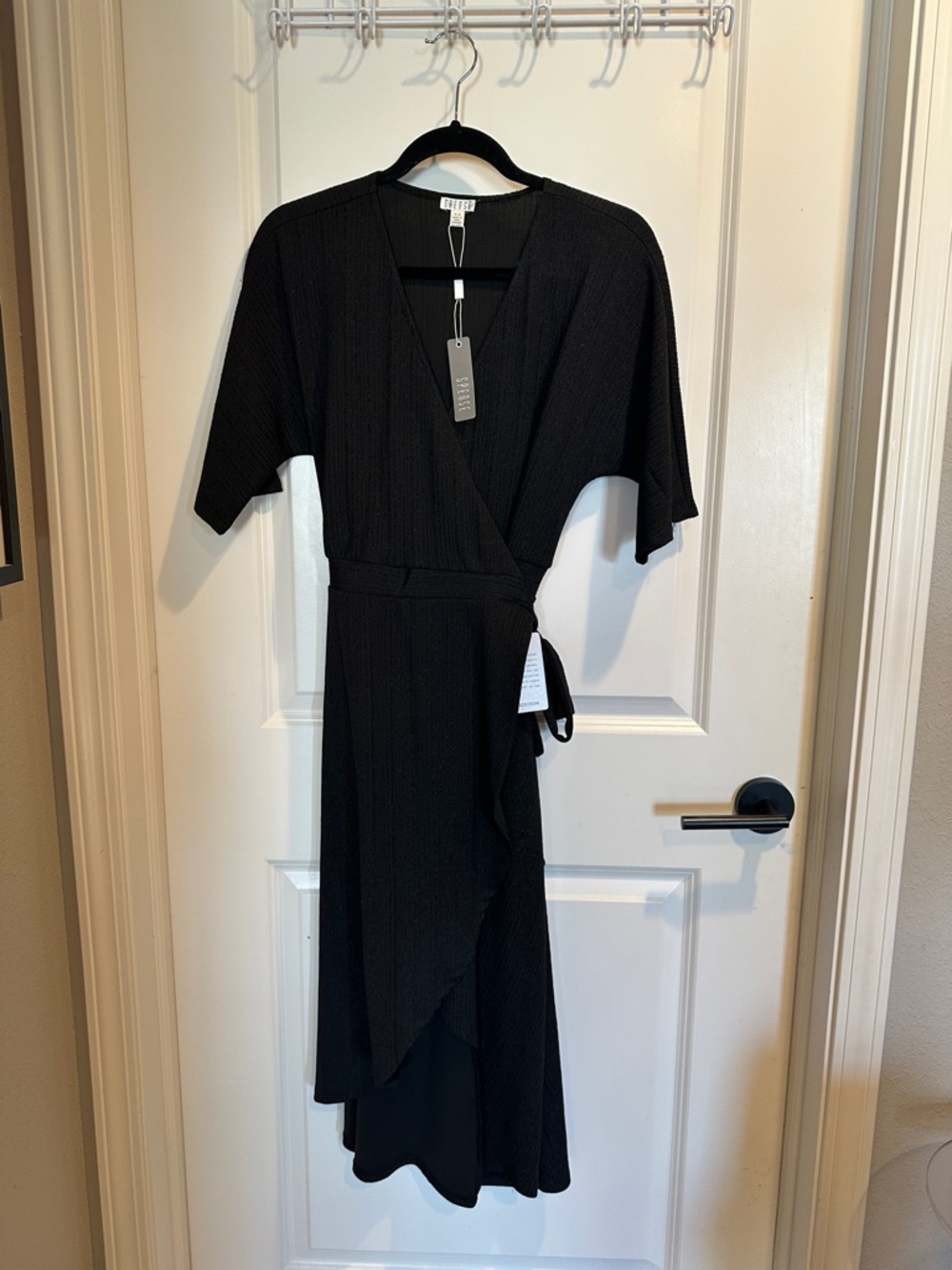 Spense Black V-Neck Ribbed Dress